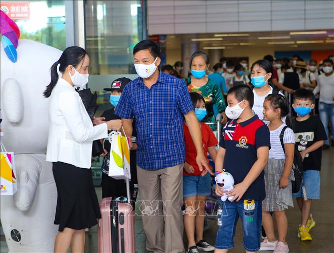 Đà Nẵng đón đoàn khách đầu tiên sau hơn 2 tháng tạm dừng hoạt động du lịch